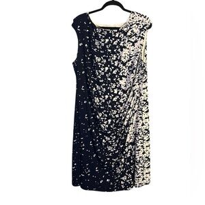 Chaps Navy/White Floral Print Sleeveless Sheath Dress with Ruching. Size 20W